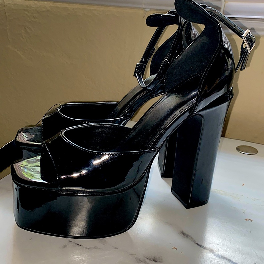 Black platform retro heels